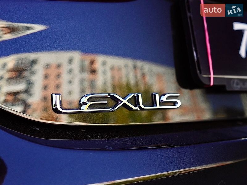 Седан Lexus ES 2019 в Львове