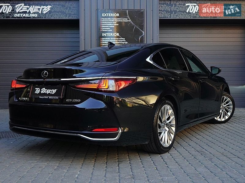 Седан Lexus ES 2019 в Львове