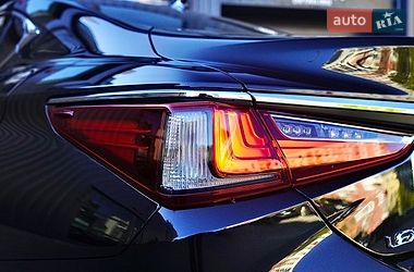 Седан Lexus ES 2019 в Львове