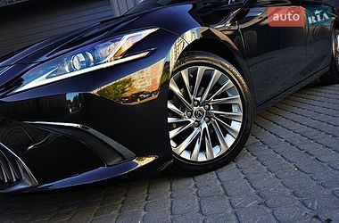 Седан Lexus ES 2019 в Львове