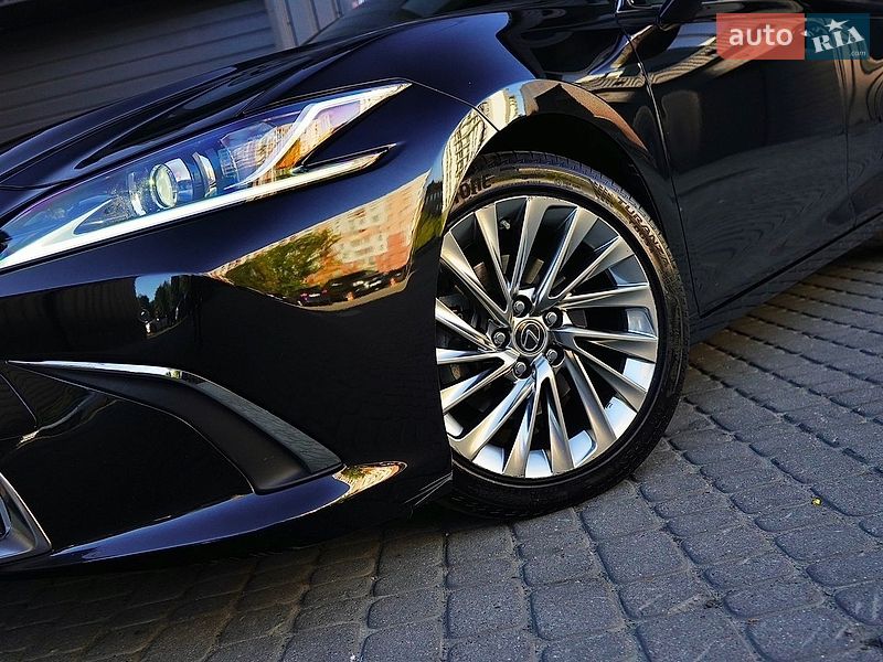 Седан Lexus ES 2019 в Львове