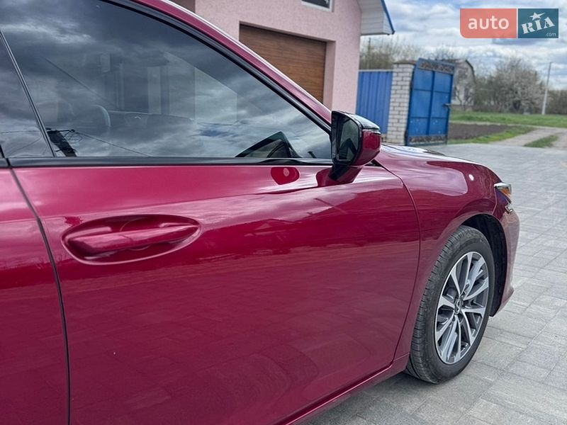 Седан Lexus ES 2022 в Киеве