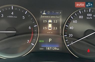 Седан Lexus ES 2015 в Житомирі
