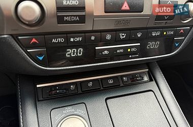 Седан Lexus ES 2015 в Житомирі
