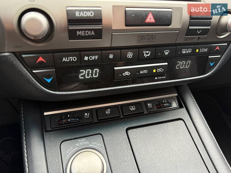Седан Lexus ES 2015 в Житомирі