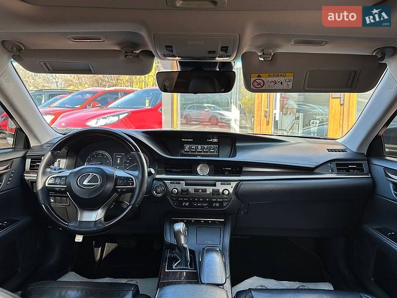 Седан Lexus ES 2015 в Житомирі