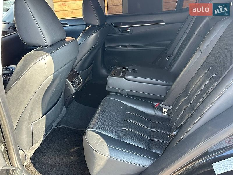 Седан Lexus ES 2015 в Житомирі