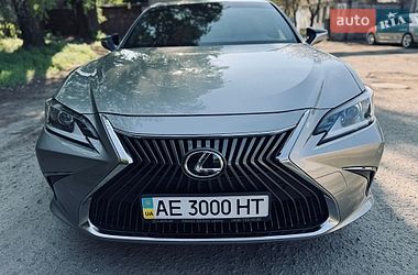 Седан Lexus ES 2018 в Дніпрі