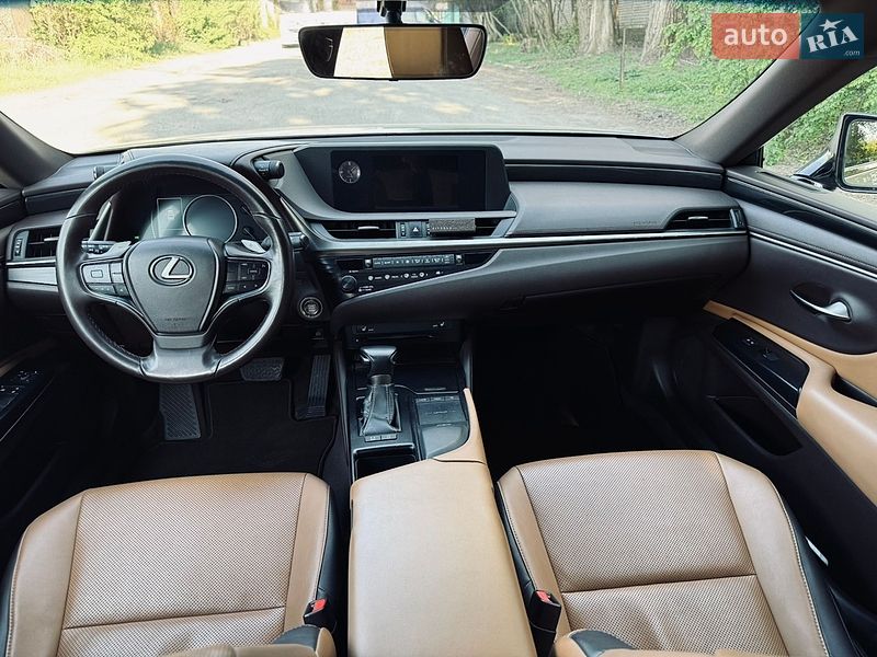 Седан Lexus ES 2018 в Дніпрі