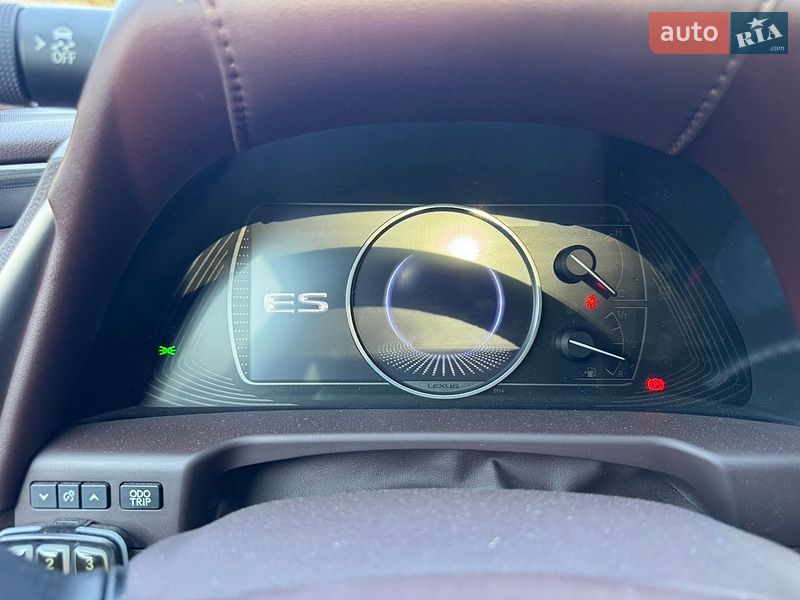 Седан Lexus ES 2018 в Дніпрі