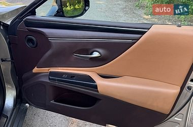 Седан Lexus ES 2018 в Дніпрі