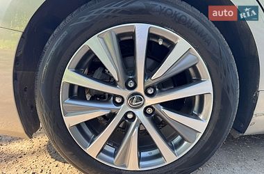 Седан Lexus ES 2018 в Дніпрі