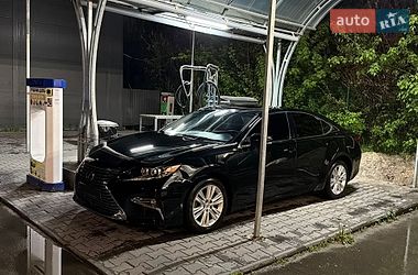 Седан Lexus ES 2015 в Киеве