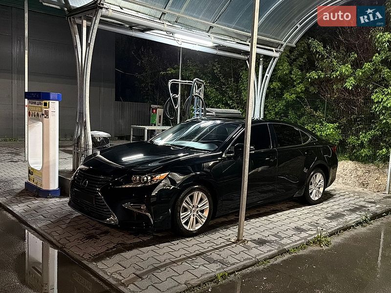 Седан Lexus ES 2015 в Киеве
