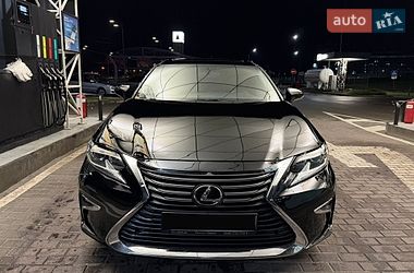 Седан Lexus ES 2015 в Киеве