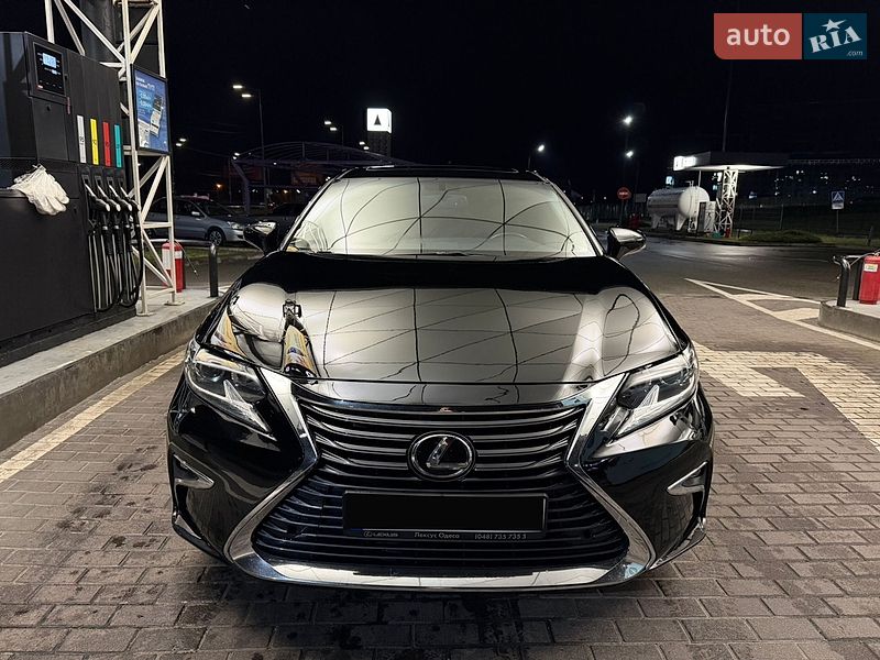 Седан Lexus ES 2015 в Киеве
