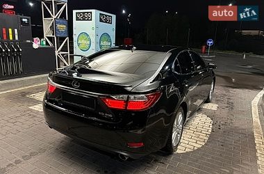Седан Lexus ES 2015 в Киеве