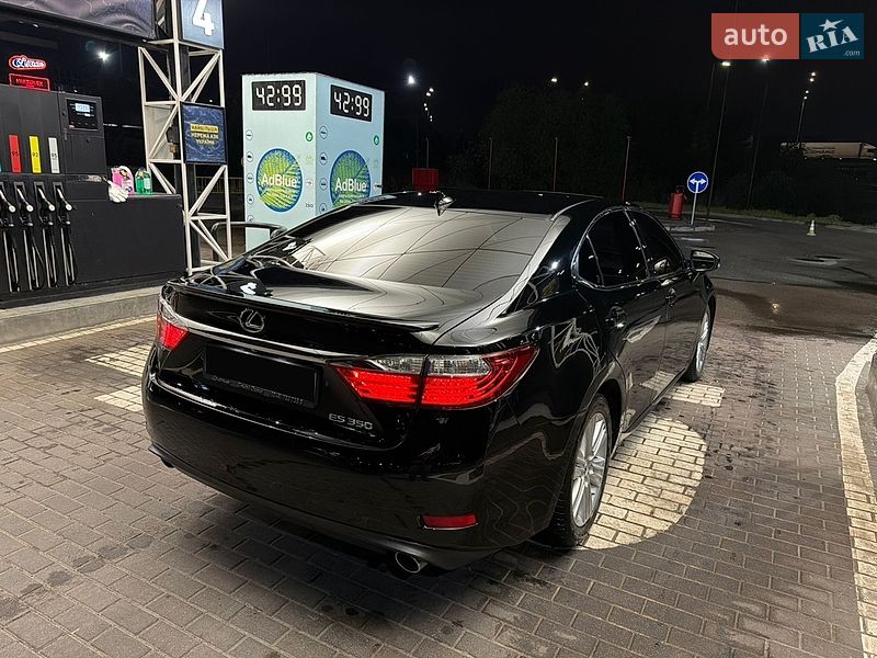 Седан Lexus ES 2015 в Киеве