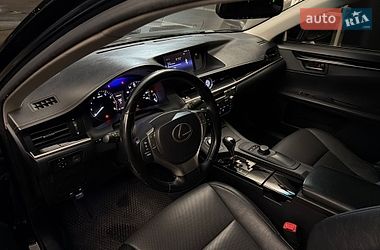 Седан Lexus ES 2015 в Киеве