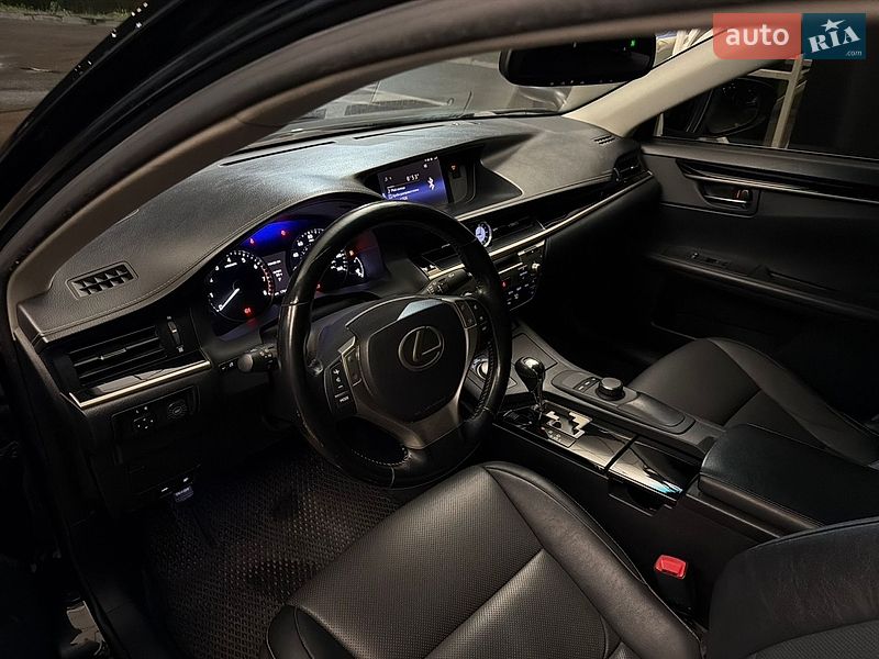 Седан Lexus ES 2015 в Киеве