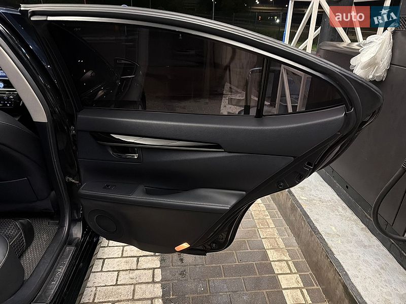 Седан Lexus ES 2015 в Киеве