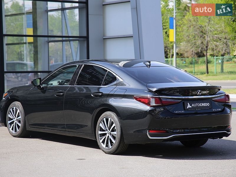 Седан Lexus ES 2018 в Харькове