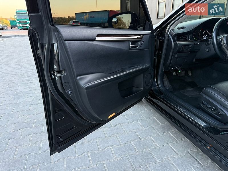 Седан Lexus ES 2013 в Вінниці