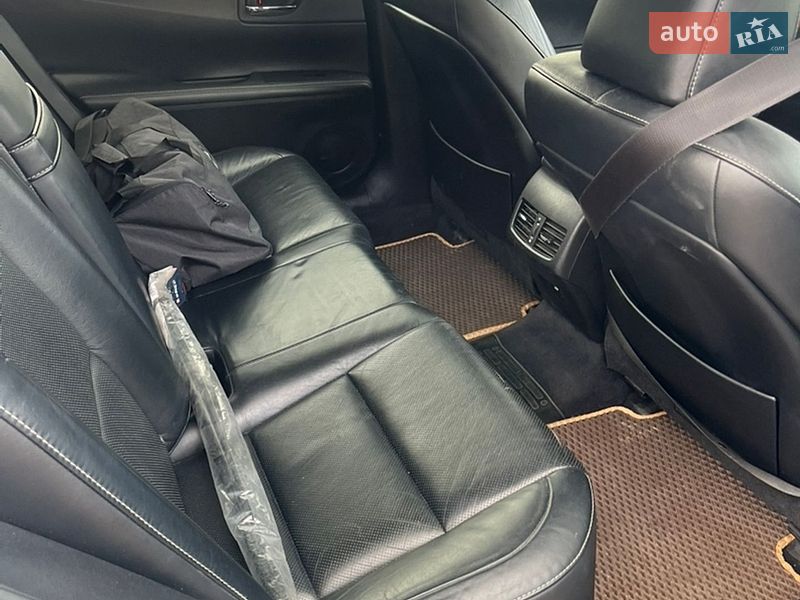 Седан Lexus ES 2012 в Коростене