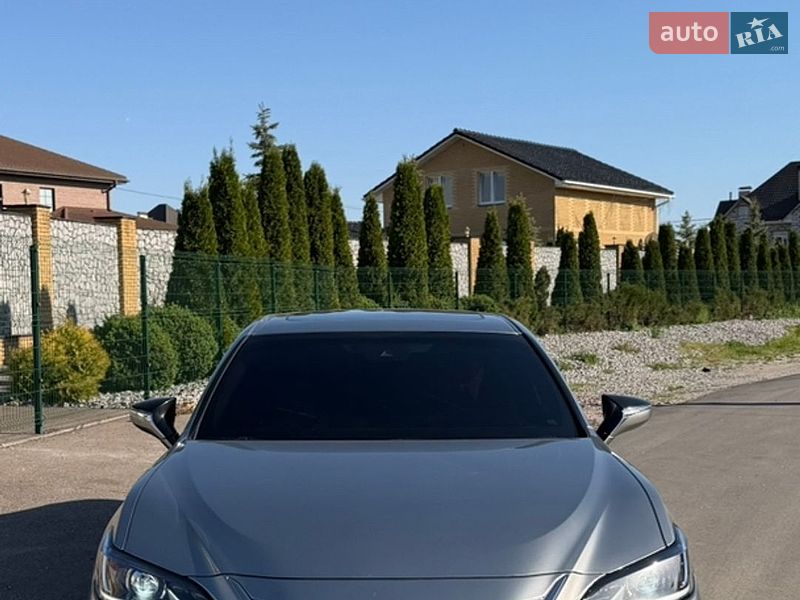 Седан Lexus ES 2020 в Киеве