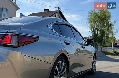 Седан Lexus ES 2020 в Киеве