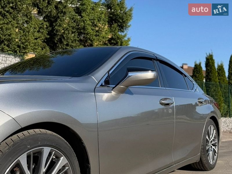 Седан Lexus ES 2020 в Киеве