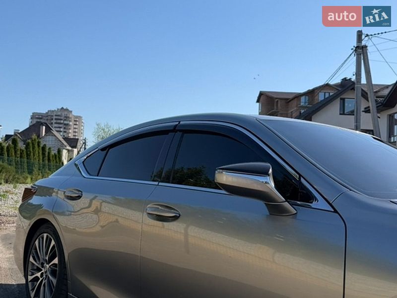 Седан Lexus ES 2020 в Киеве