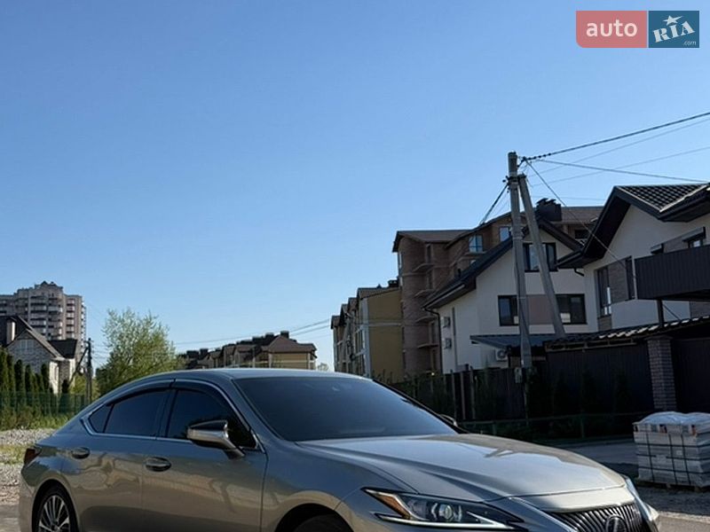 Седан Lexus ES 2020 в Киеве