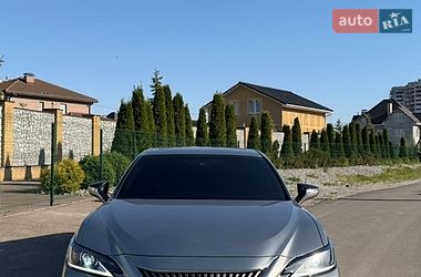 Седан Lexus ES 2020 в Киеве