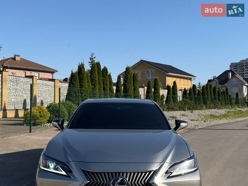 Седан Lexus ES 2020 в Киеве