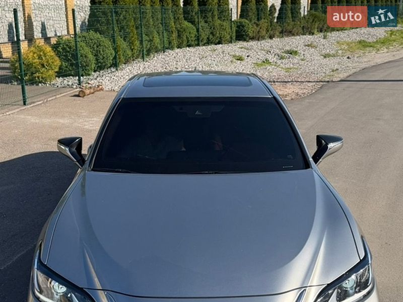 Седан Lexus ES 2020 в Киеве