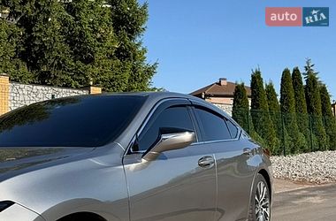 Седан Lexus ES 2020 в Киеве