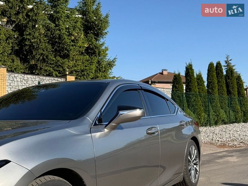 Седан Lexus ES 2020 в Киеве