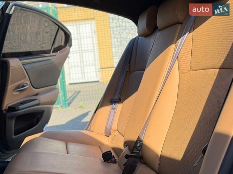 Седан Lexus ES 2020 в Киеве