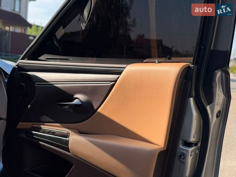 Седан Lexus ES 2020 в Киеве
