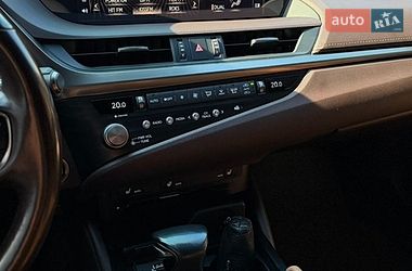 Седан Lexus ES 2020 в Киеве