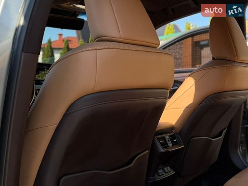 Седан Lexus ES 2020 в Киеве