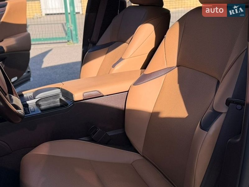 Седан Lexus ES 2020 в Киеве