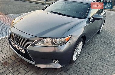 Седан Lexus ES 2013 в Рава-Руській