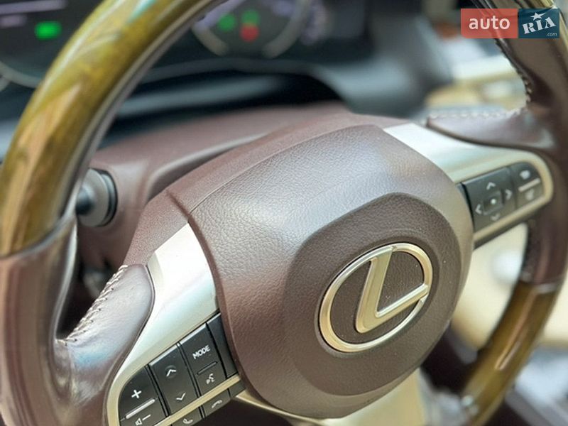 Седан Lexus ES 2015 в Черновцах