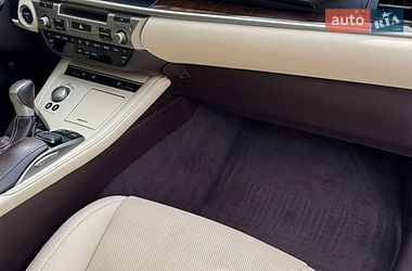 Седан Lexus ES 2015 в Черновцах