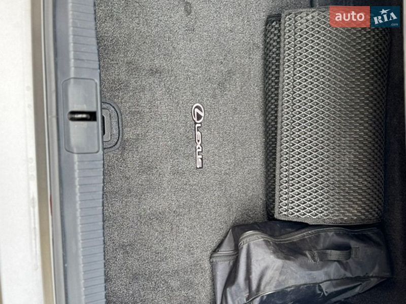 Седан Lexus ES 2015 в Черновцах
