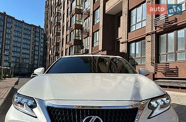 Седан Lexus ES 2014 в Чернигове