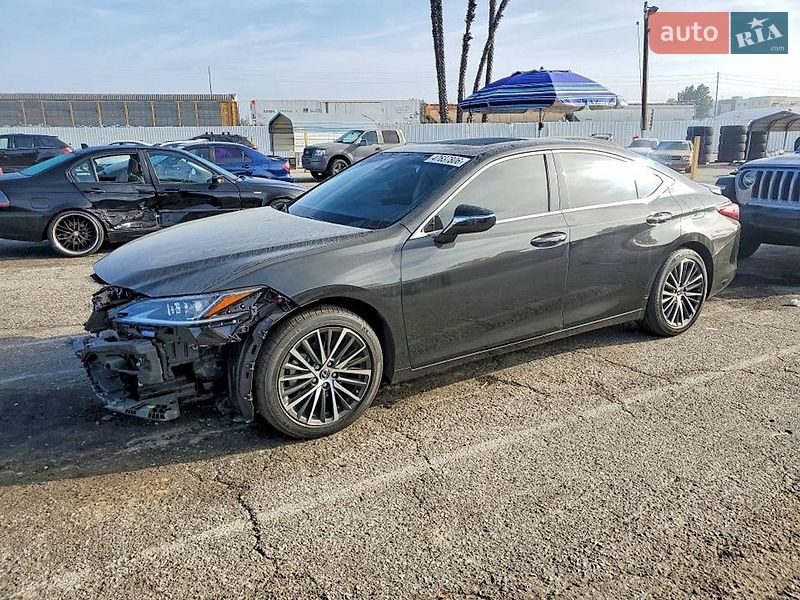 Lexus ES 2025
