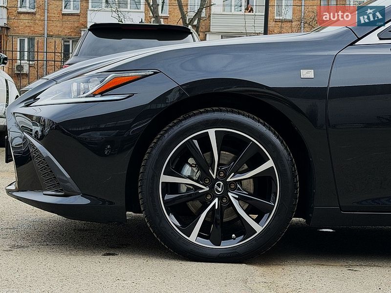 Седан Lexus ES 2023 в Киеве